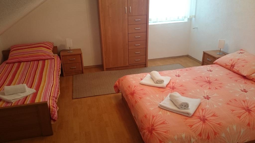 Apartment And Rooms Aracic Korenica Room photo