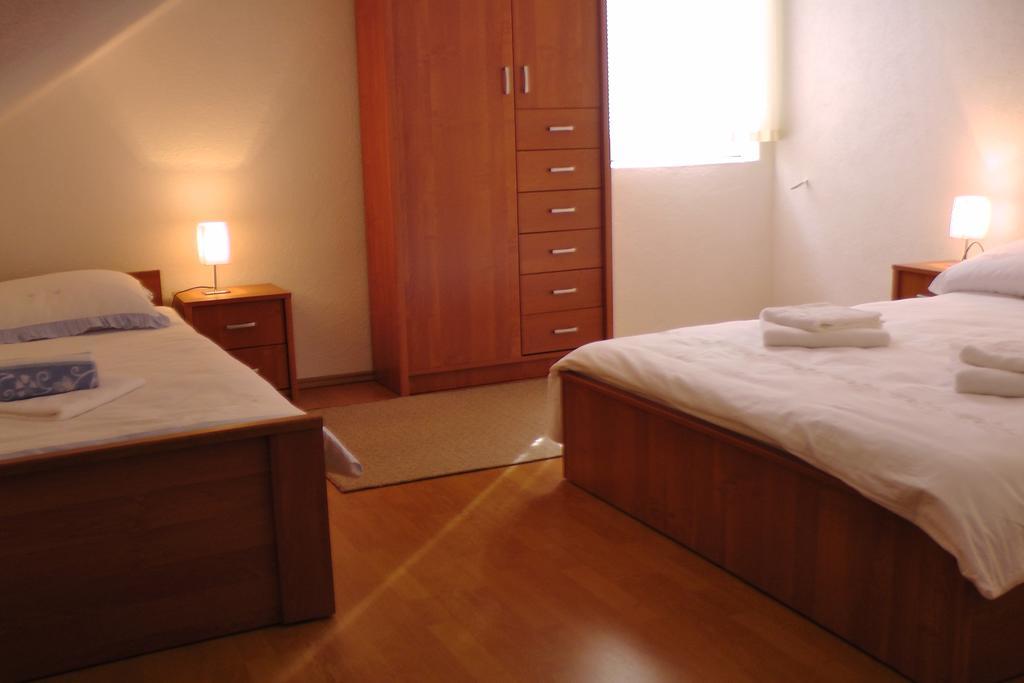 Apartment And Rooms Aracic Korenica Room photo