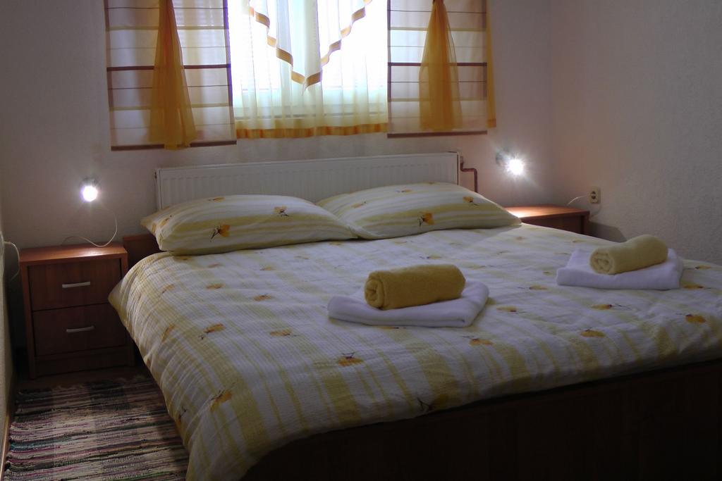 Apartment And Rooms Aracic Korenica Room photo