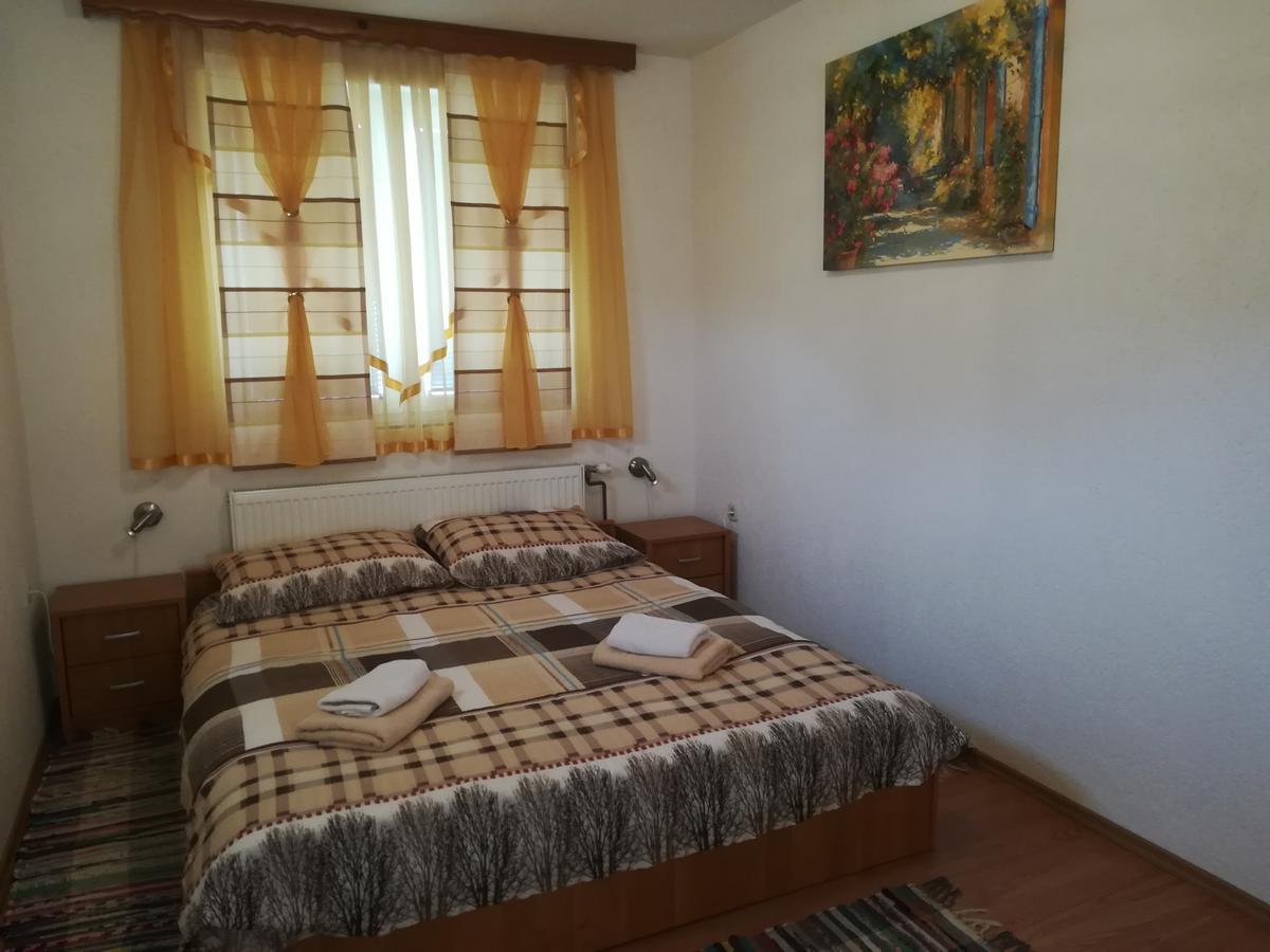 Apartment And Rooms Aracic Korenica Exterior photo