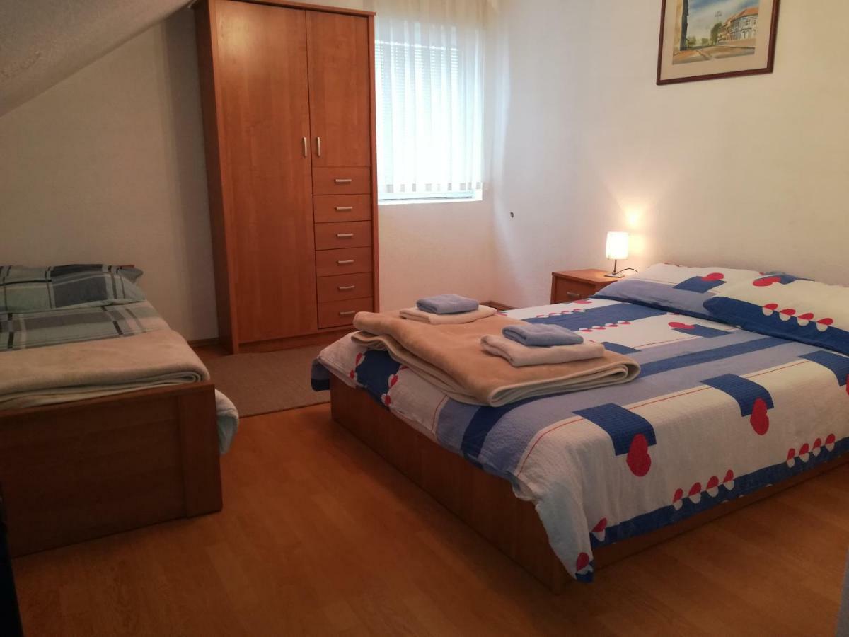 Apartment And Rooms Aracic Korenica Exterior photo